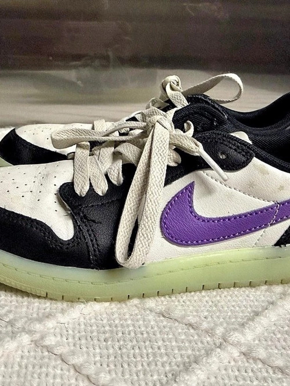 Nike Air Jordan 1 Low OG GS Black Raspberry Sneakers Youth US 3Y